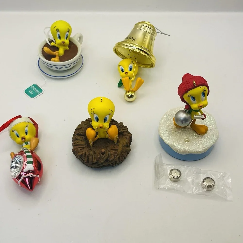 Hallmark Keepsake Looney Tunes Tweety Bird Christmas Ornament Lot of 5